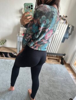 Květovaný svetr - 3