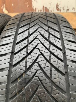 2ks 225/60/17 Tracmax/2021/103V/celoročně 6.9m - 3