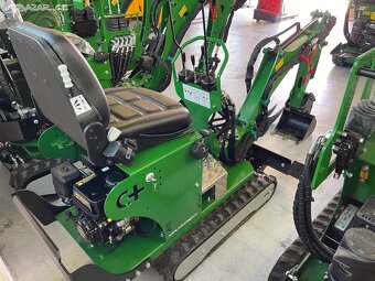 Minibagr k zapůjčení - 3