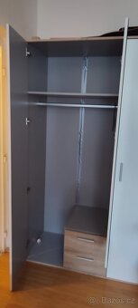 Skříň s zrcadlem - 3