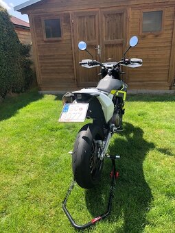 Husqvarna 701 Supermoto - 3