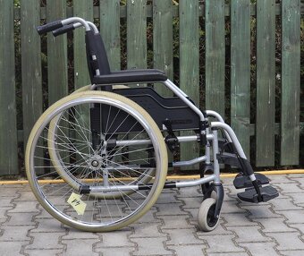 041-Mechanický invalidní vozík Meyra. - 3
