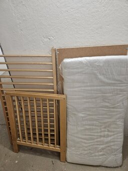 Dětská postýlka IKEA polohovací + kokosová matrace - 3