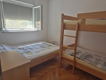 ☀NOVALJA (HR) - 2-izbový byt 45 m2 na prízemí so záhradou - 3