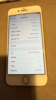 iPhone sbírka mobilů 1ks 6, 2ks 7 a 1ks 8 - 3