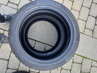 Dvě zimní pneumatiky 235/45/18 Continental - 3