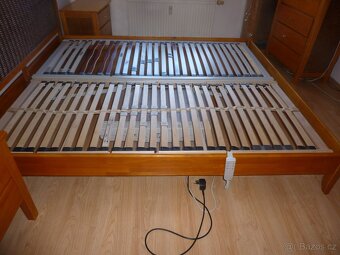 Dřevěná manželská postel 180 x 200 cm - 3