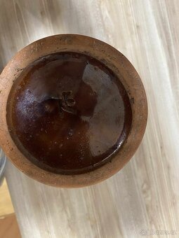 Keramický džbán „Lovu zdar“ – značený KK (Keramo Kožlany) - 3