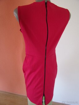 Růžové elastické šaty zn. GUESS - 3