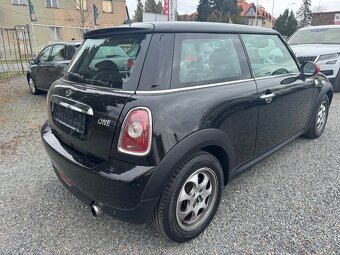 Mini Coper 1.6 i, rok 2010.149000 km najeto. - 3