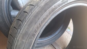 255/40/19 nexen 4-5mm - 3