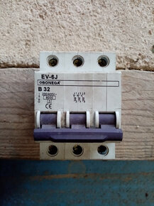 El. Jističe 2x 32A - 3
