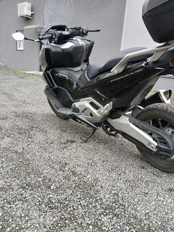Honda Forza 750 - 3