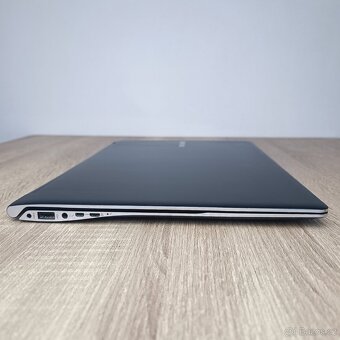 Elegantní Ultrabook Samsung - 3