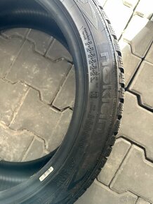 225/45R18 - 3