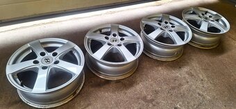 Alu kola Hyundai 15" – originál, 5x114,3 – velmi dobrý stav - 3