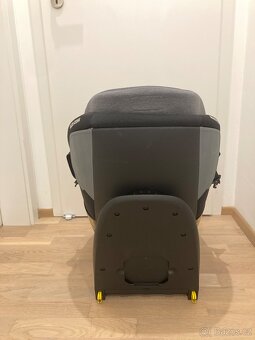 Autosedačka Maxi Cosi s otočnou základnou o 360 - 3