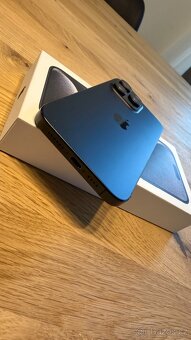 iPhone 15 Pro Max 256 GB – tmavě modrý - 3