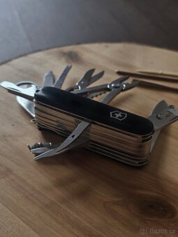 Victorinox Swiss Army Knife – multifunkční nůž (SwissChamp) - 3