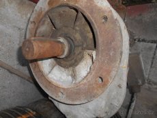 ELEKTROMOTOR S PŘEVODOVKOU NA PÁSOVÝ DOPRAVNÍK - 3