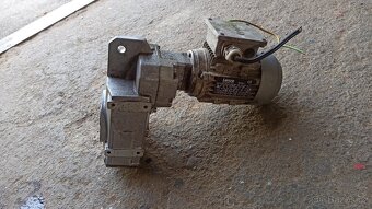 Elektromotory Lenze s převodovkou - 3
