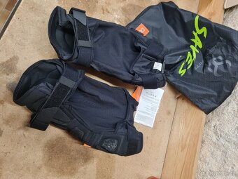Chrániče na kolena Demon XL (kolo) - 3