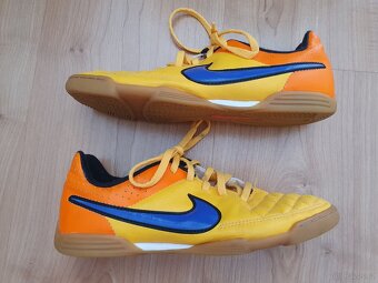 Sálové boty tenisky nike žluté v.35 klučičí i holčičí - 3