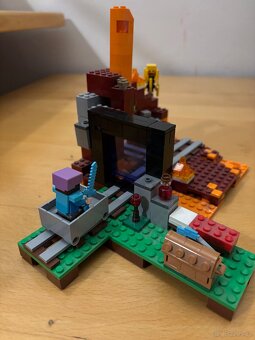 Lego Minecraft 21143, Podzemní brána - 3