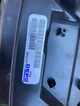 Přední světlo pravé originál Dodge Durango - 3