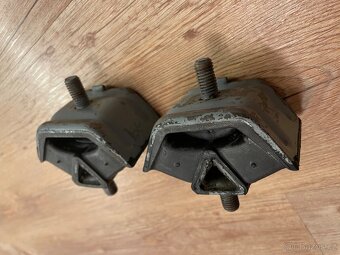 Silentbloky motoru BMW e30 na motory m40 - 3