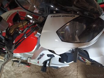 Prodám Aprilia tuono RSV 1000 rv2010 - 3