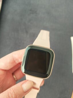 Fitbit Versa 2 (NFC) - rose gold - použité - 3