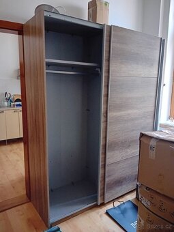 Velká šatní skříň - 3