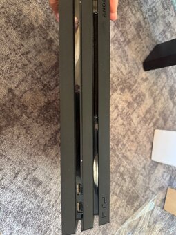 Playstation 4 pro 1tb - 3