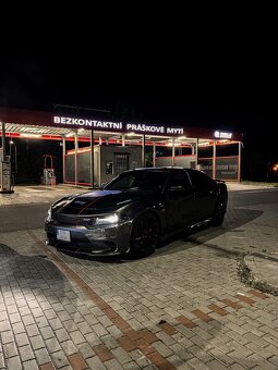 Dodge charger srt - 3