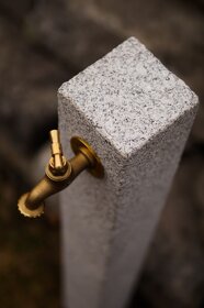 Vodovodní zahradní sloupek z masivní přírodní žuly (granit) - 3