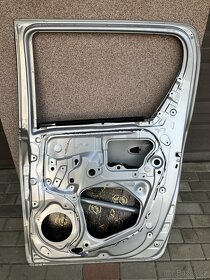 Toyota Hilux pravé zadní dveře prodám - 3