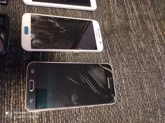 Vyřazené mobilní telefony na náhradní díly - 3