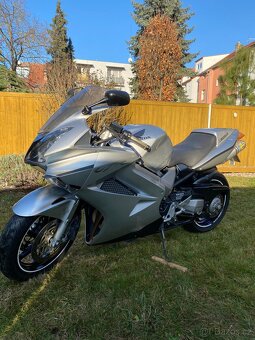 Honda VFR 800 VTEC - 3