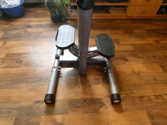 Posilovací stroj na nohy - 3