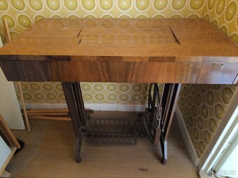 Šlapací šicí stroj Lada - 3