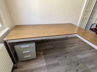 Kancelářský stůl - 3
