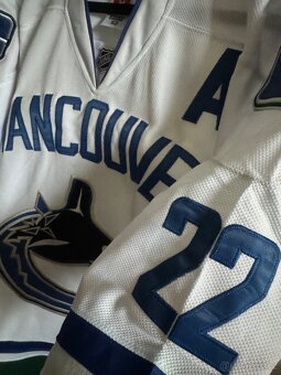 Daniel Sedin 22 “A” Vancouver Canucks - 3