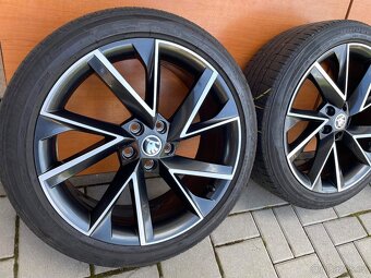 VEGA schwarz orig.skoda Superb3V 5x112 8j x19 ET 45 VW - 3