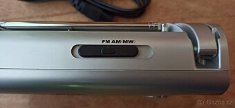 Přenosné FM rádio, do zásuvky i na baterie - 3