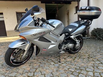 Honda VFR 800 V-Tec - 3