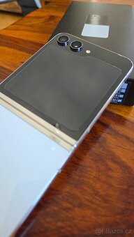 Samsung Galaxy Z Flip5 8GB/512GB béžová - 3