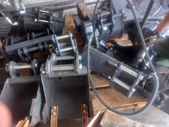 Lžíce 400 mm bro minibagr, čep 25, zozteč 90 - 3