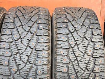 Zimní Nokian 225/70/15C - 3