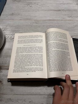 kniha Země mrtvých nadějí - Christopher John Sansom - 3